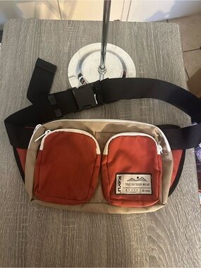 Kavu Men's Rust and Tan Dual-Pocket Chest Pack with Black Strap